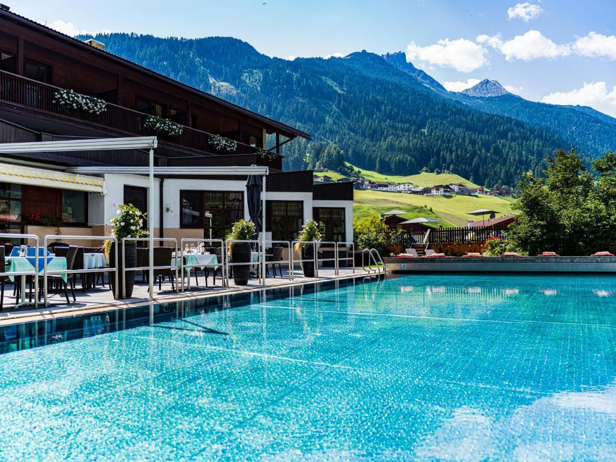 Happy Stubai Hotel Neustift im Stubaital Buitenkant foto