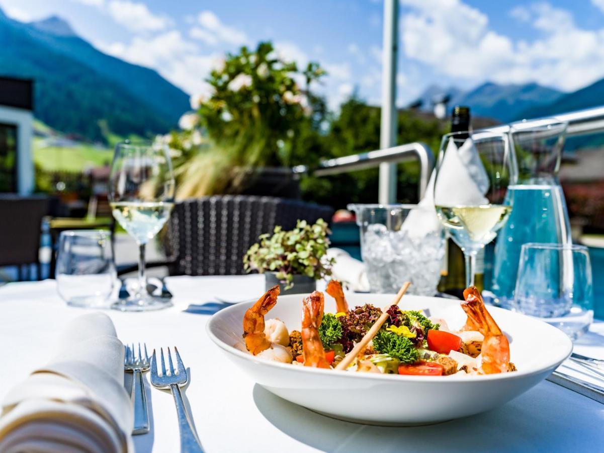 Happy Stubai Hotel Neustift im Stubaital Buitenkant foto